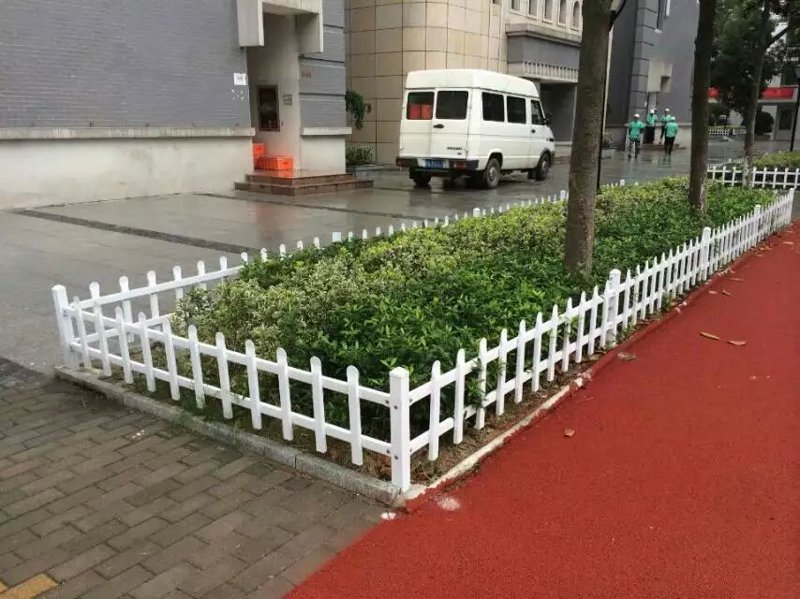 如何为您的楼梯选择合适的扶手?价格、样式与耐用性哪个更重要?